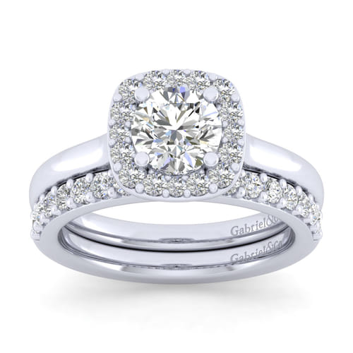 18K White Gold Cushion Halo Round Diamond Engagement Ring