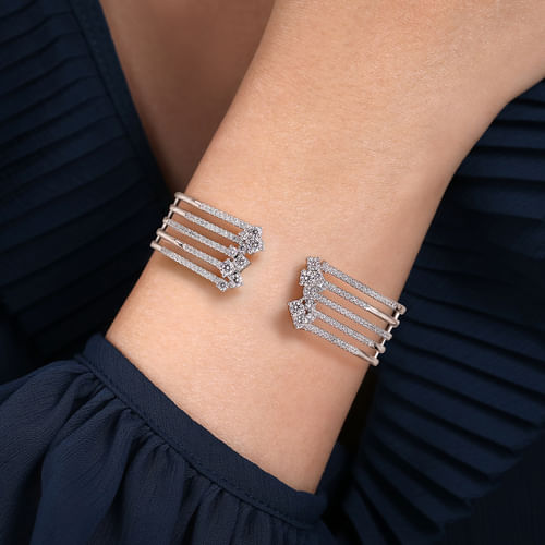 18K White Gold Diamond Bangle