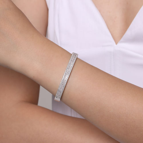 18K White Gold Diamond Bangle