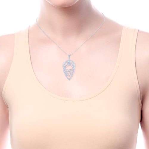 18K White Gold Intersecting Diamond Channels Pendant Necklace 18K White Gold Intersecting Diamond Channels Pendant Necklace