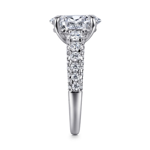18K White Gold Oval Cut Diamond Engagement Ring