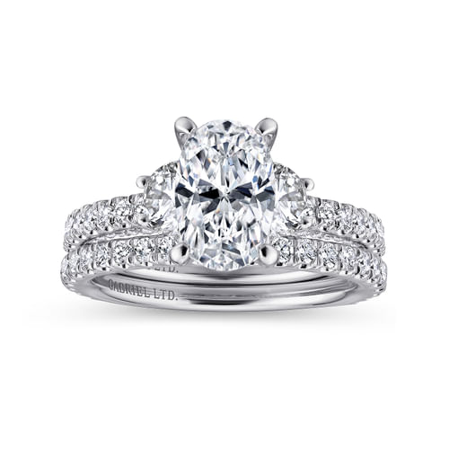 18K White Gold Oval Diamond Engagement Ring