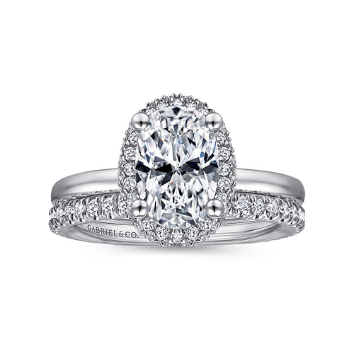 18K White Gold Oval Halo Diamond Engagement Ring