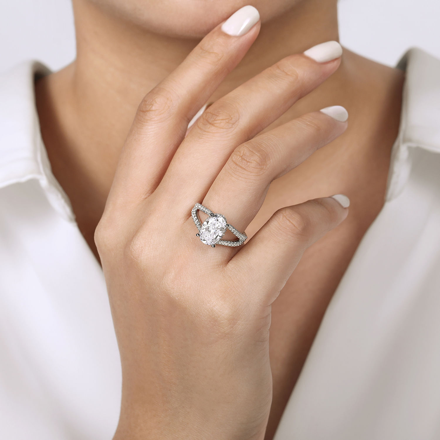 18K White Gold Oval Split Shank Diamond Engagement Ring