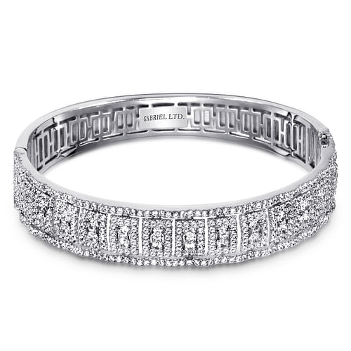 18K White Gold Pavé Diamond Bangle