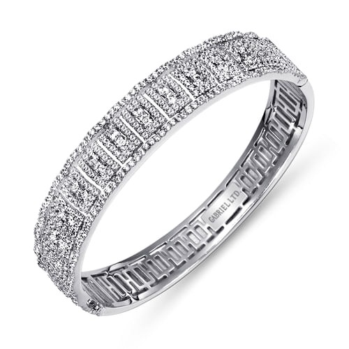 18K White Gold Pavé Diamond Bangle