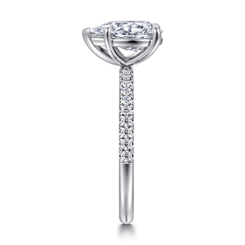 18K White Gold Pear Shape Diamond Engagement Ring