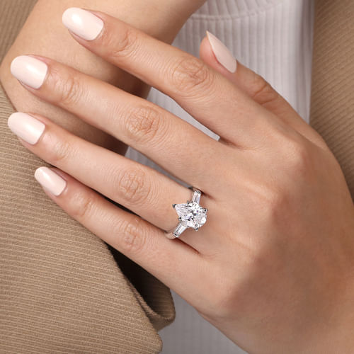 18K White Gold Pear Shape Three Stone Diamond Engagement Ring