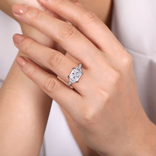 18K White Gold Princess Cut Three Stone Diamond Engagement Ring