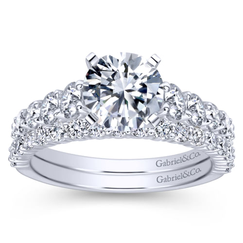 18K White Gold Round Diamond Engagement Ring