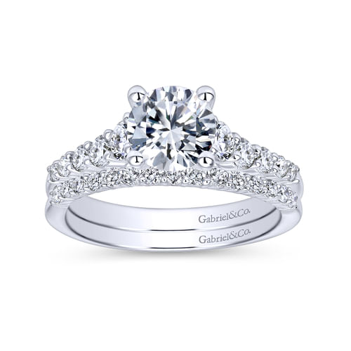 18K White Gold Round Diamond Engagement Ring