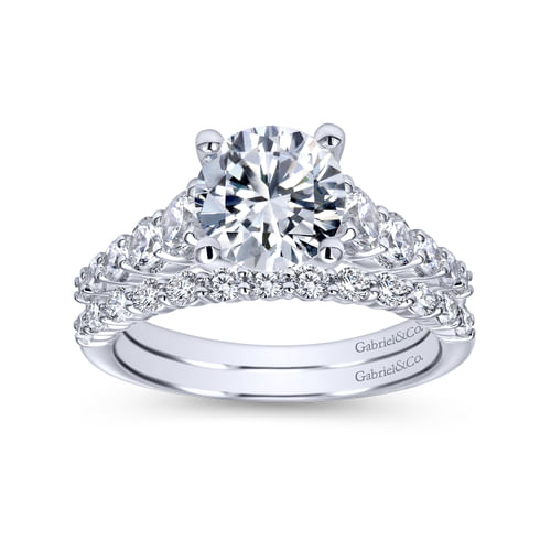 18K White Gold Round Diamond Engagement Ring