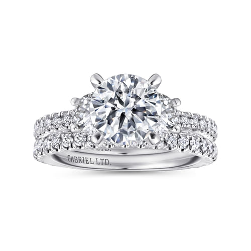 18K White Gold Round Diamond Engagement Ring