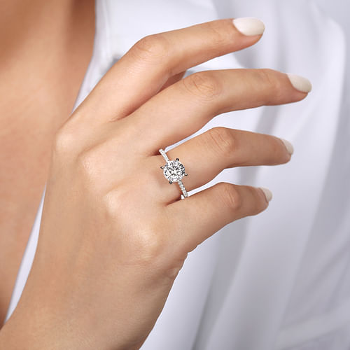 18K White Gold Round Diamond Engagement Ring