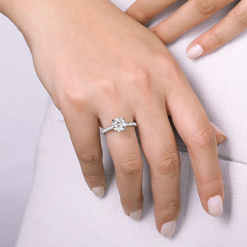 18K White Gold Round Diamond Engagement Ring