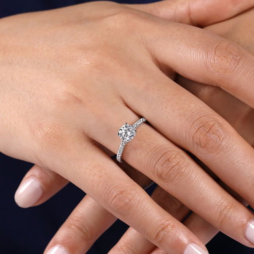 18K White Gold Round Diamond Engagement Ring