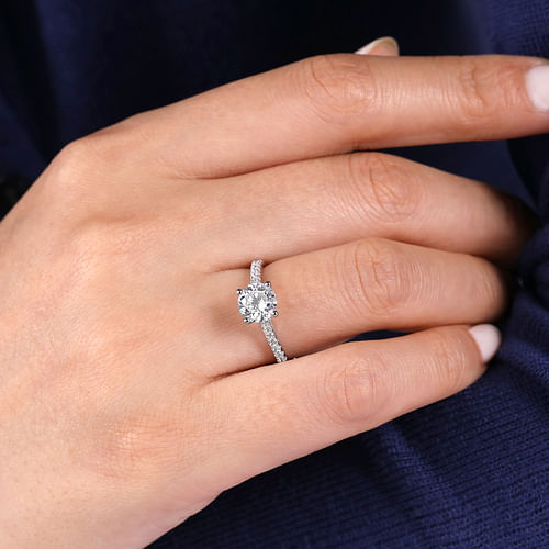 18K White Gold Round Diamond Engagement Ring