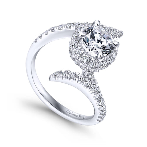 18K White Gold Round Halo Diamond Engagement Ring