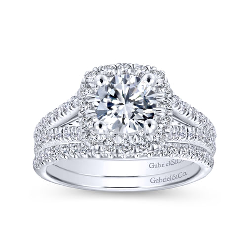 18K White Gold Round Halo Diamond Engagement Ring
