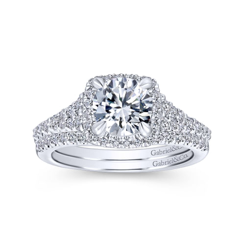 18K White Gold Round Halo Diamond Engagement Ring