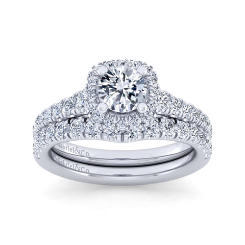 18K White Gold Round Halo Diamond Engagement Ring