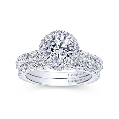 18K White Gold Round Halo Diamond Engagement Ring