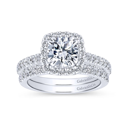 18K White Gold Round Halo Diamond Engagement Ring