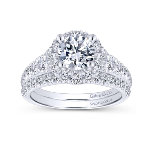 18K White Gold Round Halo Diamond Engagement Ring