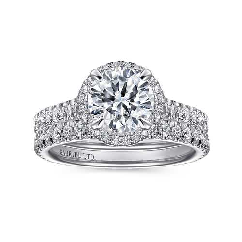 18K White Gold Round Halo Diamond Engagement Ring