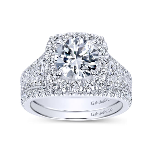 18K White Gold Round Halo Diamond Engagement Ring