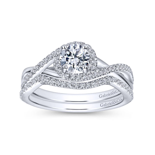 18K White Gold Round Halo Diamond Engagement Ring