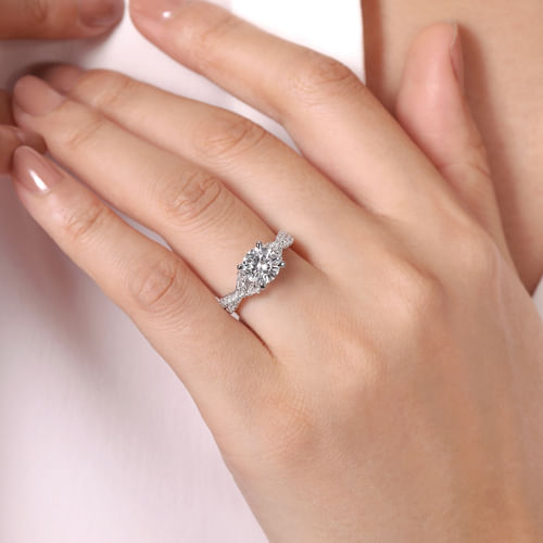 18K White Gold Twisted Round Diamond Engagement Ring