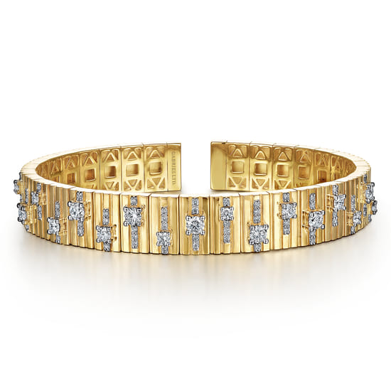 Gabriel - 18K Yellow Gold Contemporary Diamond Station Bangle Gabriel - 18K Yellow Gold Contemporary Diamond Station Bangle