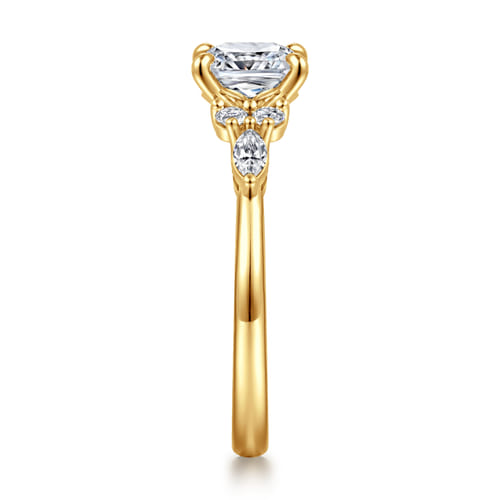 18K Yellow Gold Cushion Cut Diamond Cluster Engagement Ring 18K Yellow Gold Cushion Cut Diamond Cluster Engagement Ring