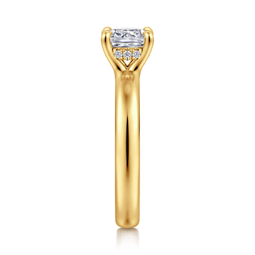 18K Yellow Gold Cushion Cut Diamond Engagement Ring 18K Yellow Gold Cushion Cut Diamond Engagement Ring