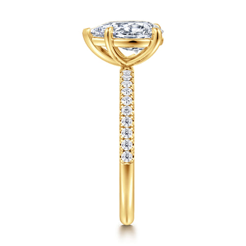 18K Yellow Gold Pear Shape Diamond Engagement Ring