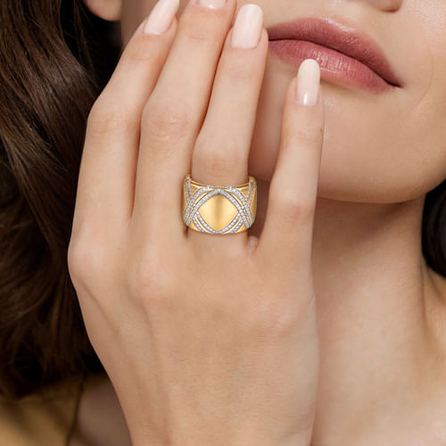 18K Yellow Gold Wide Diamond Ring with Diamond Criss Crossing Rows