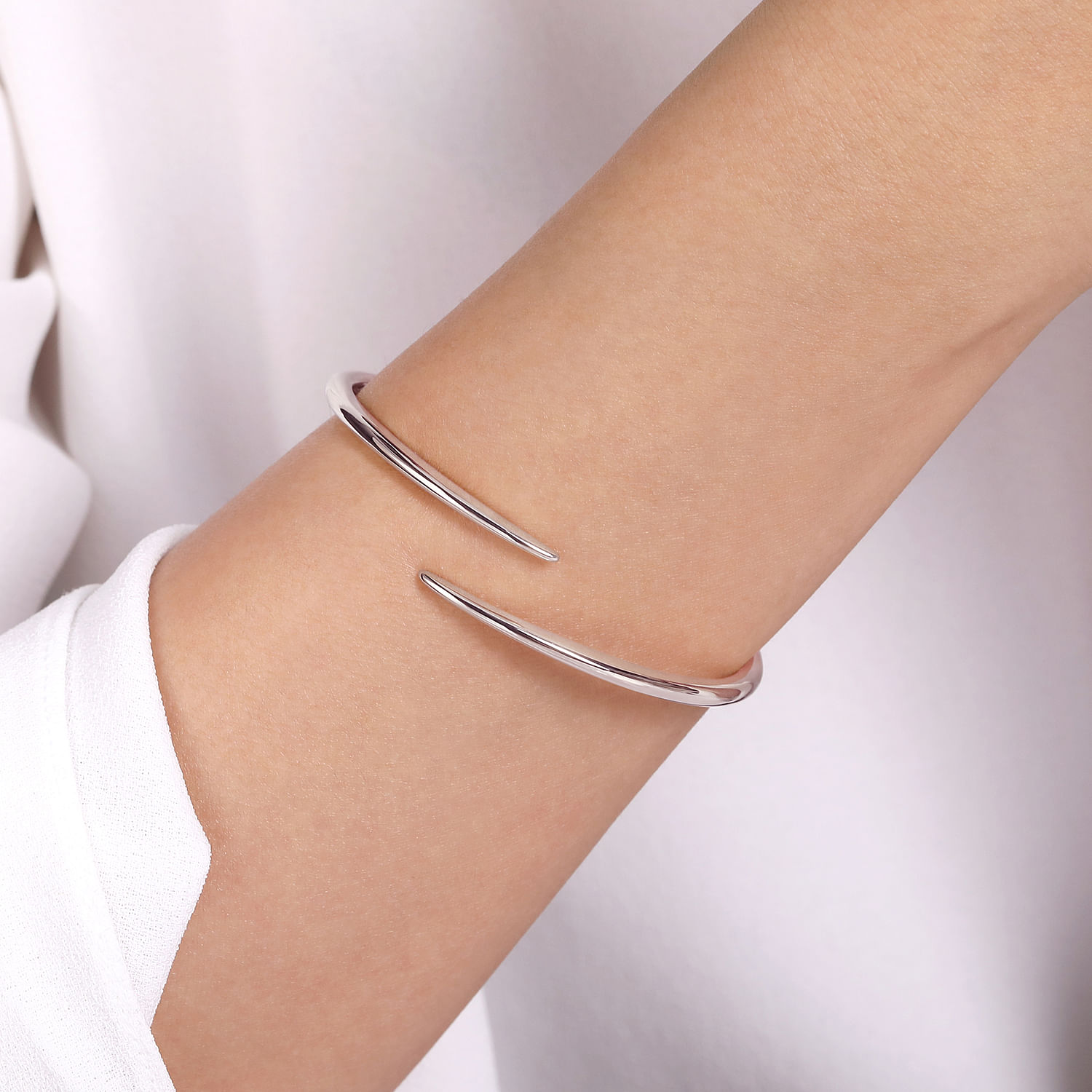 925 Sterling Silver Bypass Hinged Cuff