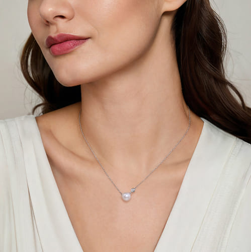 925 Sterling Silver Cultured Pearl and Diamond Pendant Necklace 925 Sterling Silver Cultured Pearl and Diamond Pendant Necklace