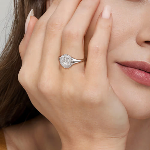 925 Sterling Silver Diamond Bujukan Paw Print Medallion Ladies Ring 925 Sterling Silver Diamond Bujukan Paw Print Medallion Ladies Ring