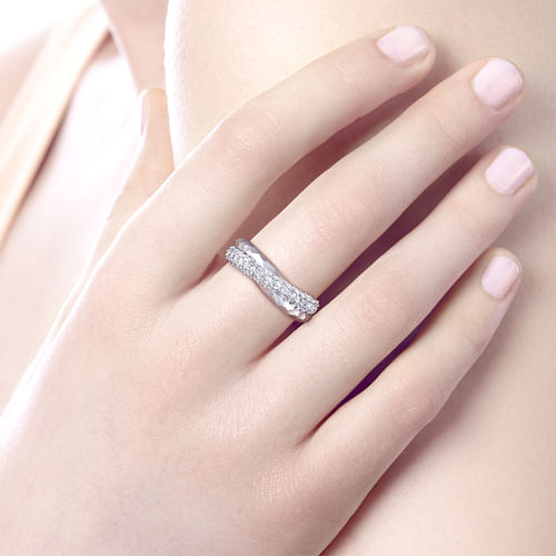 925 Sterling Silver Hammered White Sapphire Criss Cross Ring