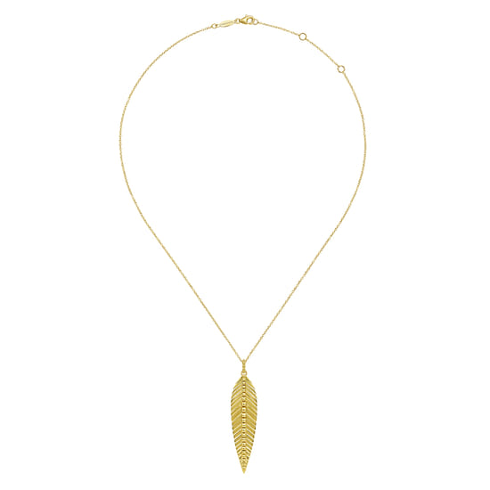 Pendant Necklace 14K Yellow Gold Bujukan angle 3 Pendant Necklace 14K Yellow Gold Bujukan angle 3