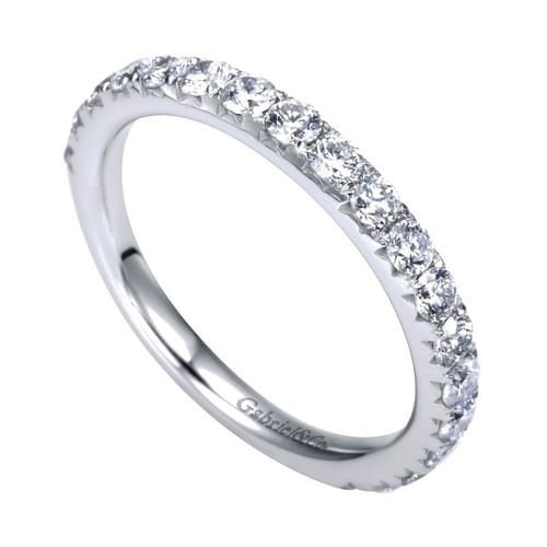 Platinum Fishtail Pavé Diamond Wedding Band