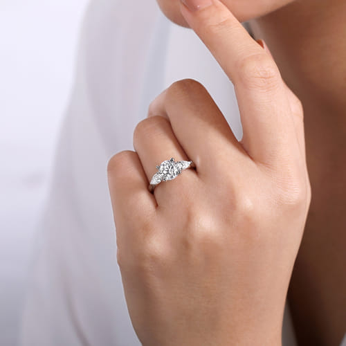 Platinum Round 3 Stone Diamond Engagement Ring Platinum Round 3 Stone Diamond Engagement Ring