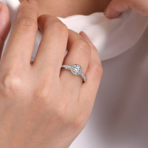 Platinum Round Halo Diamond Engagement Ring
