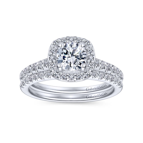 Platinum Round Halo Diamond Engagement Ring