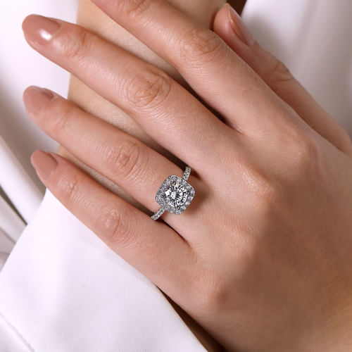 Platinum Round Halo Diamond Engagement Ring