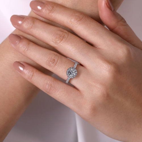 Platinum Round Halo Diamond Engagement Ring