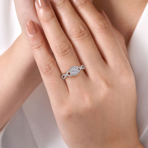 Platinum Round Halo Diamond Engagement Ring