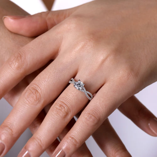 Platinum Round Twisted Diamond Engagement Ring